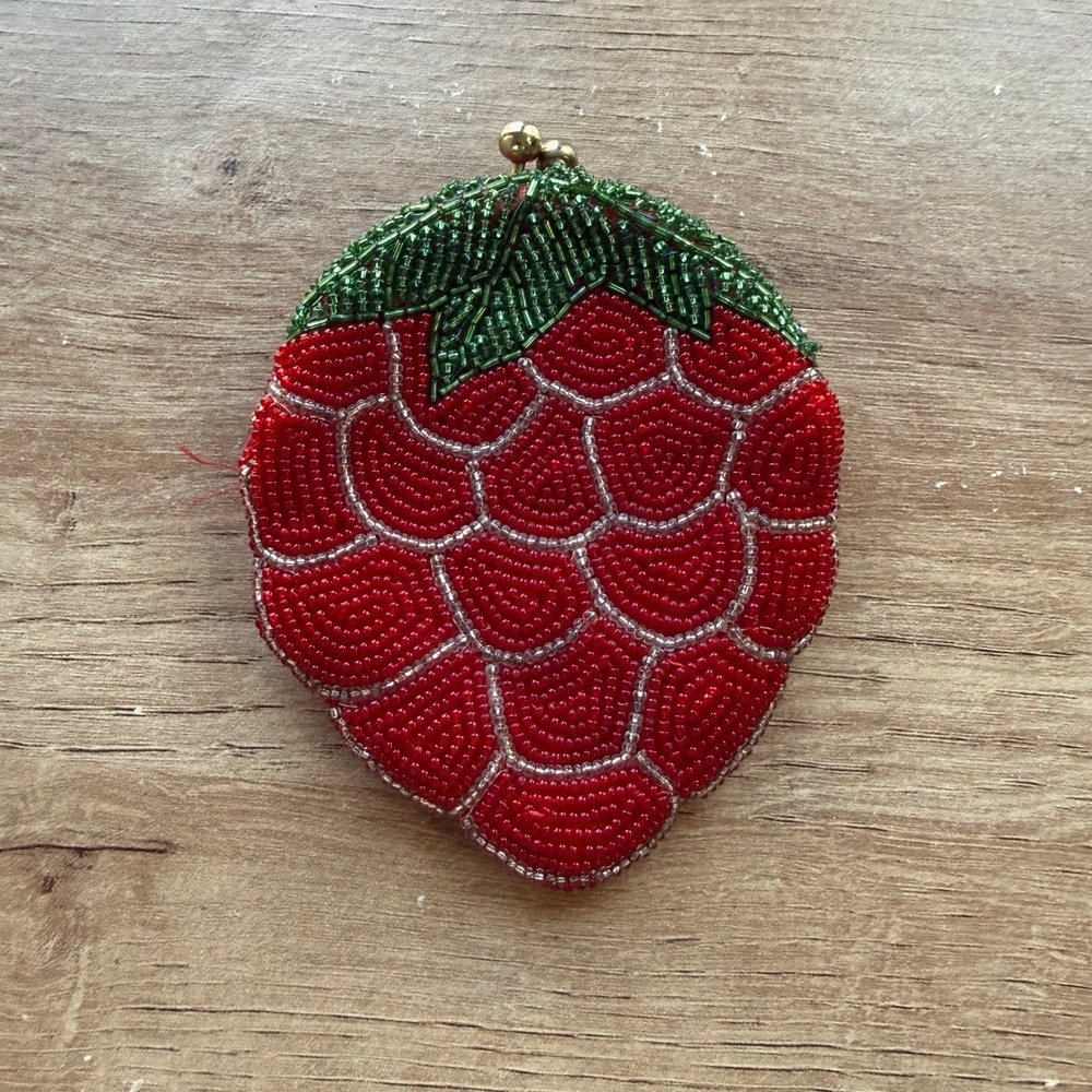Vintage Hand Made Beaded Strawberry Coin Purse Kiss Lock Red Green Made In Korea